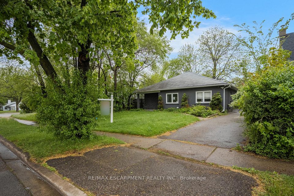 Detached at 16 Woodward Avenue, Brampton, ON L6V 1K1, Brampton