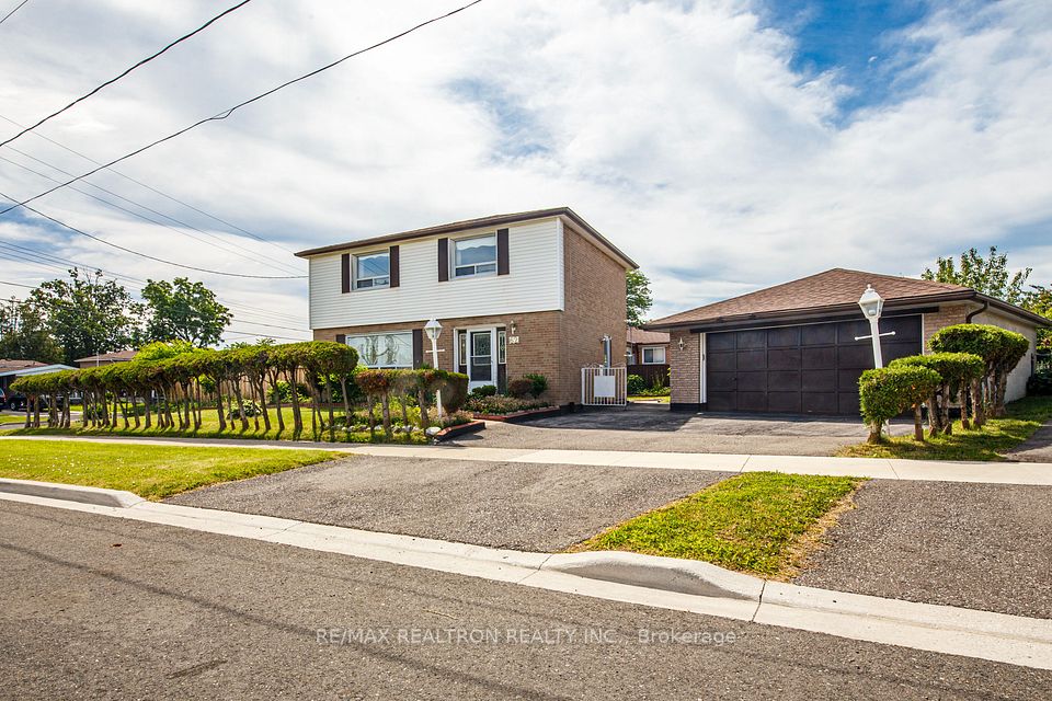 62 Hullmar Drive, Toronto, ON M3N 2E3 at 62 Hullmar Drive, Toronto, ON M3N 2E3, Toronto W05, ON, M3N 2E3