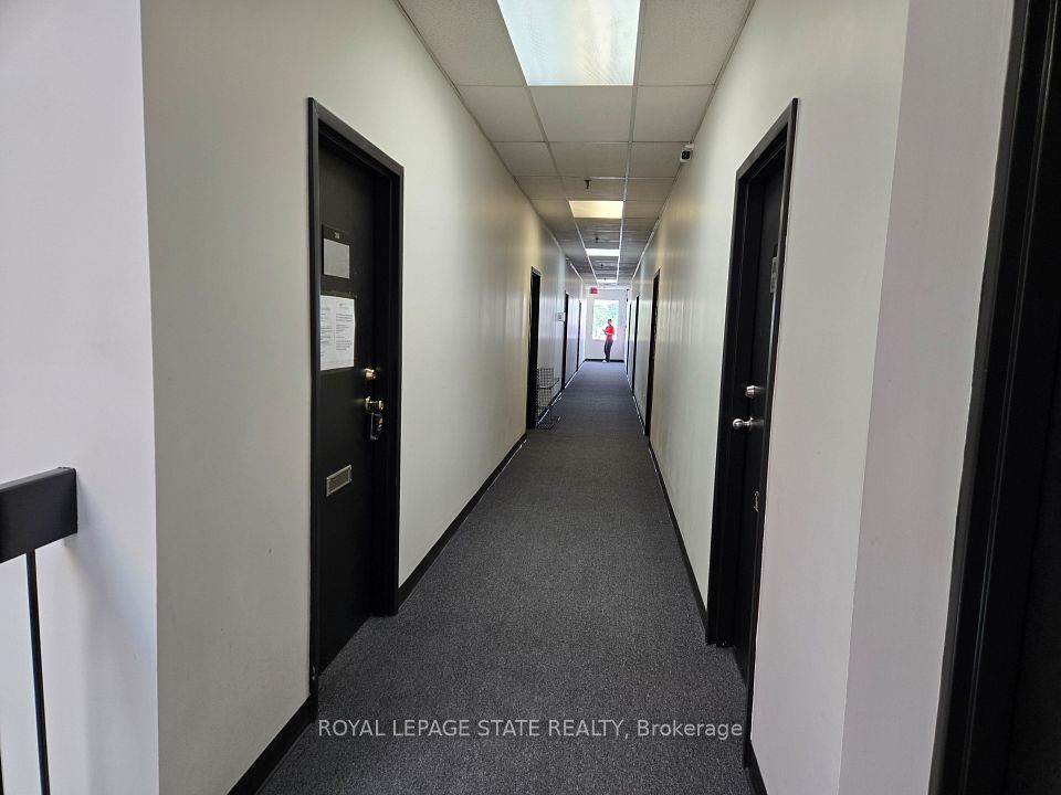 2404 Haines Road 208, Mississauga, ON L4Y 4B8