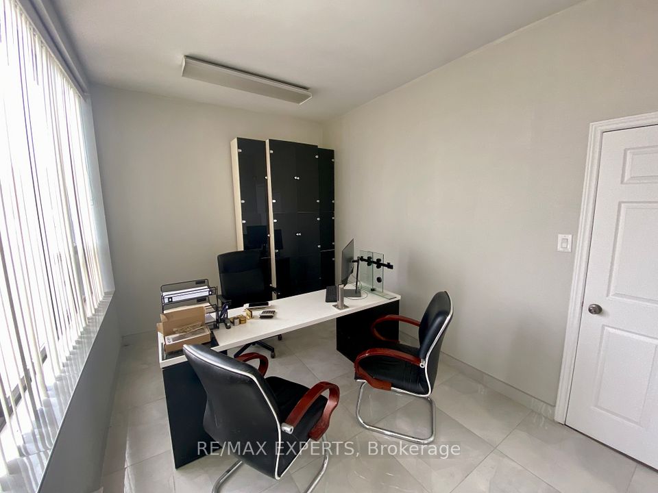 9198 Netherart Road E 8, Mississauga, ON L5T 2G7