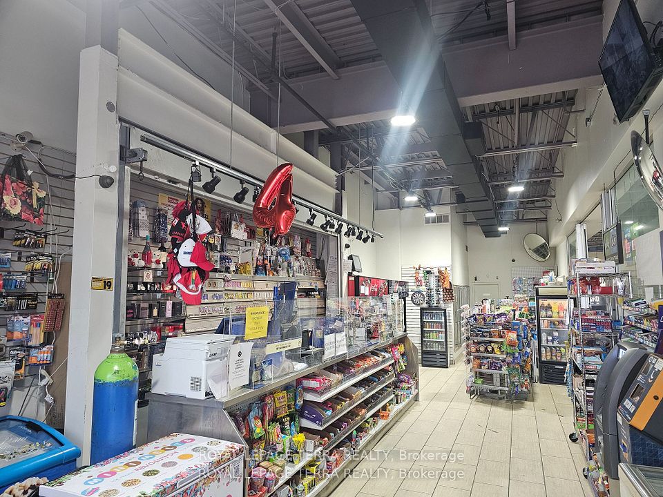 1530 Albion Road 37A, Toronto, ON M9V 5H4