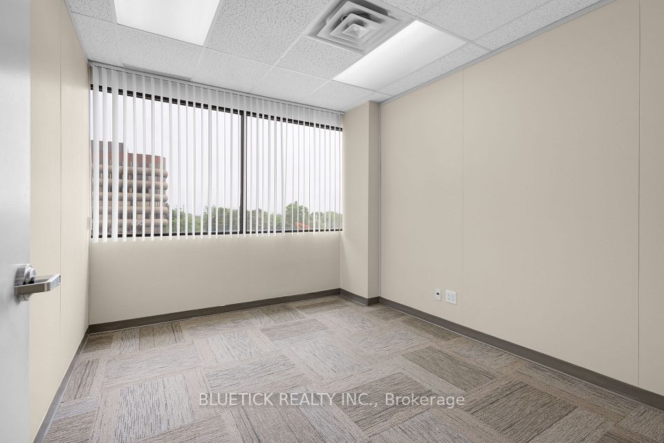 710 Dorval Drive 310, Oakville, ON L6K 3V7