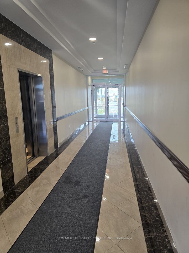 30 Topflight Drive 207, Mississauga, ON L5S 0A8