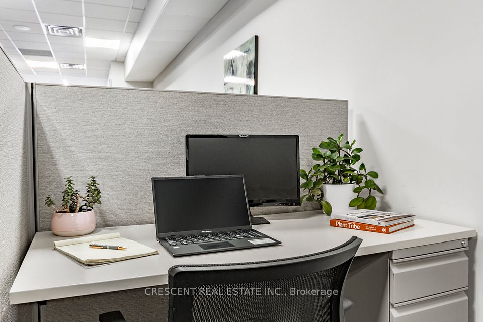 347 Jane Street Cubicle 4, Toronto, ON M6S 3Z3