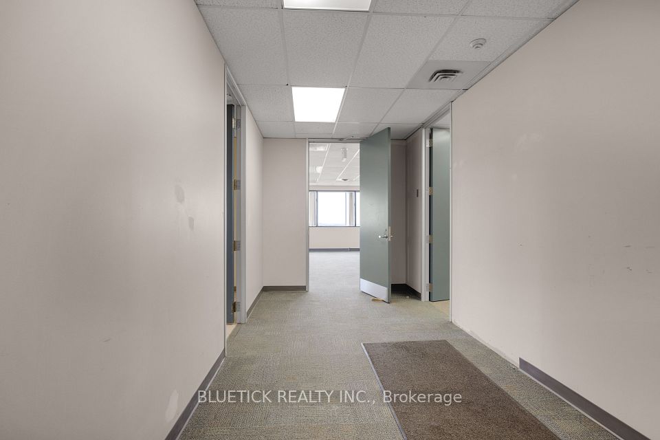 690 Dorval Drive 600, Oakville, ON L6K 3V7