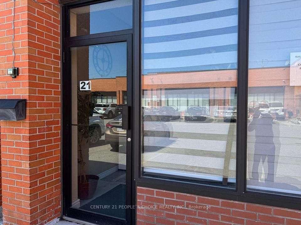 4801 Steeles Avenue W 21, Toronto, ON M9L 2W1