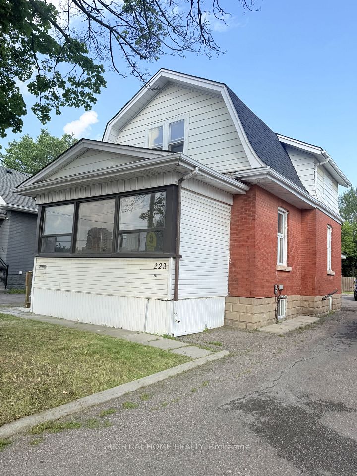 223 Queen Street W, Brampton, ON L6Y 1M6 at 223 Queen Street W, Brampton, ON L6Y 1M6, Brampton, ON, L6Y 1M6