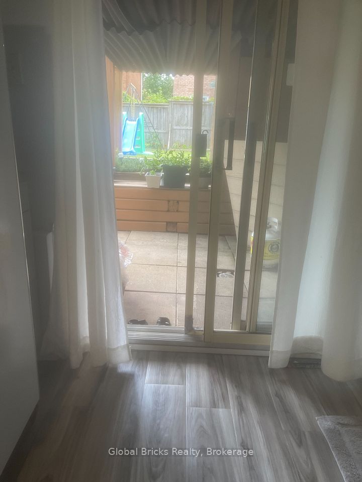 Att/Row/Townhouse at 4596 Bay Villa Avenue, Mississauga, ON L5M 4N6, Mississauga