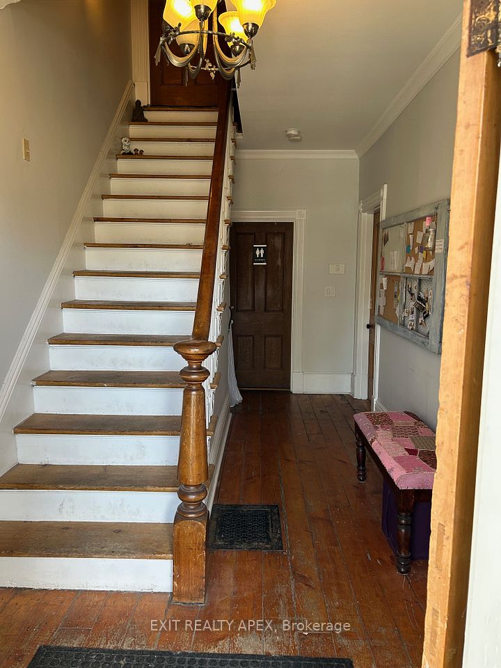 87 Main Street N 2, Milton, ON L0P 1B0