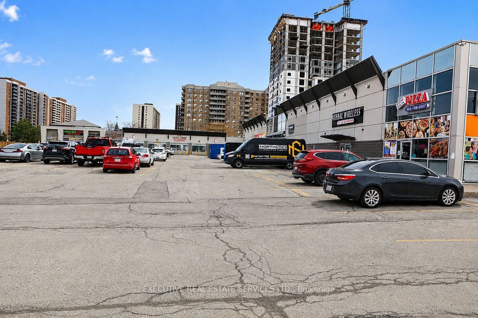 25 Kings Cross Road #6, Brampton, ON L6T 3V5