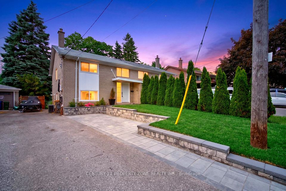 121 Saint Lucie Drive, Toronto, ON M9M 1T4 at 121 Saint Lucie Drive, Toronto, ON M9M 1T4, Toronto W05, ON, M9M 1T4