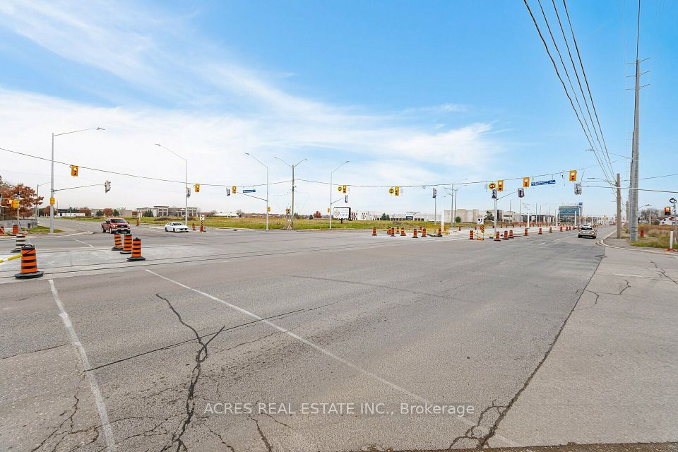 70 Superior Boulevard, Mississauga, ON L5T 2X9