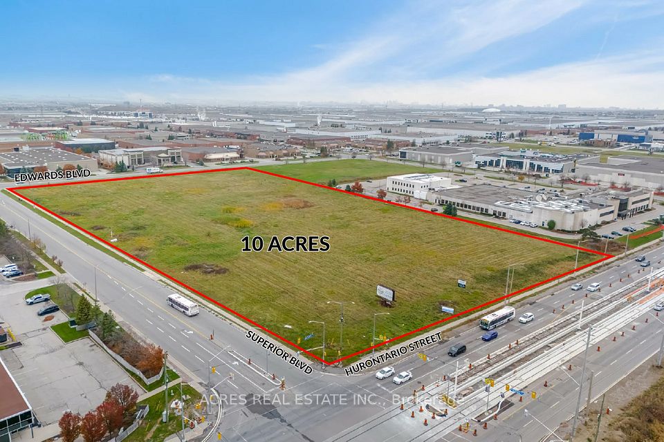 70 Superior Boulevard, Mississauga, ON L5T 2X9