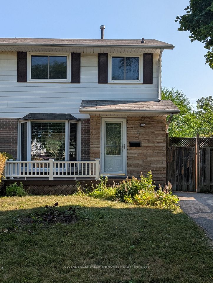 Semi-Detached at 5 Onslow Court room#4, Oakville, ON L6H 1J2, Oakville
