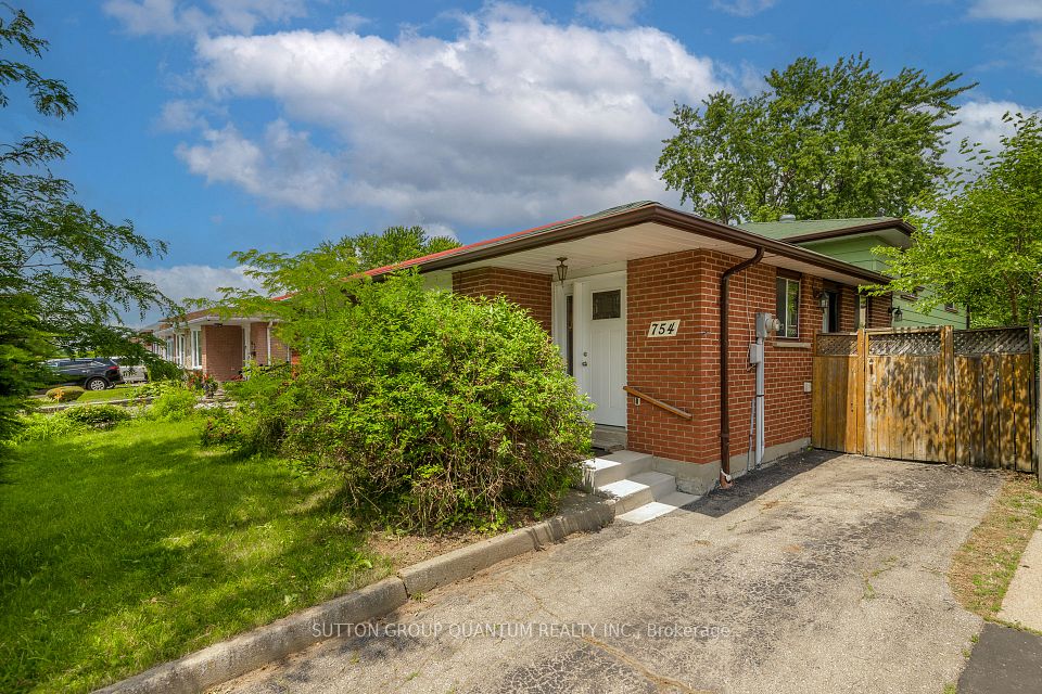 754 Eaglemount Crescent, Mississauga, ON L5C 1N9 at 754 Eaglemount Crescent, Mississauga, ON L5C 1N9, Mississauga, ON, L5C 1N9