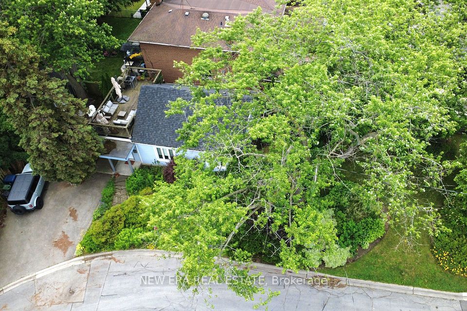 2 Foch Avenue, Toronto, ON M8W 3W8 at 2 Foch Avenue, Toronto, ON M8W 3W8, Toronto W06, ON, M8W 3W8
