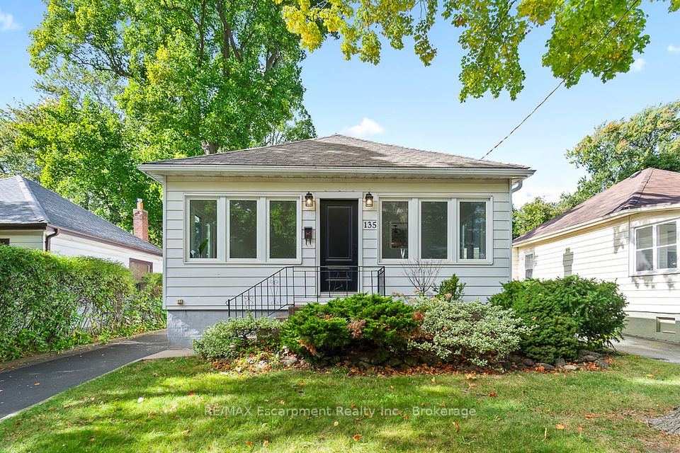 135 DEANE Avenue, Oakville, ON L6K 1N2 at 135 DEANE Avenue, Oakville, ON L6K 1N2, Oakville, ON, L6K 1N2
