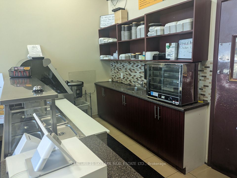 488 Eglinton Avenue W 20, Mississauga, ON L5R 0G2