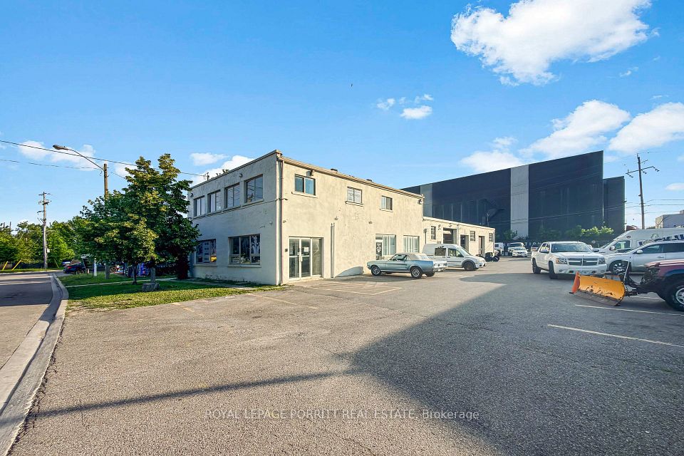 1 Towns Road N, Toronto, ON M8Z 1A1