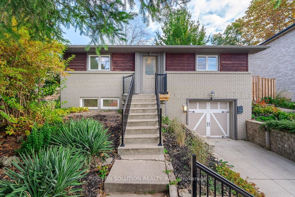 2557 Mindemoya Road, Mississauga, ON L5C 2R1 at 2557 Mindemoya Road, Mississauga, ON L5C 2R1, Mississauga, ON, L5C 2R1