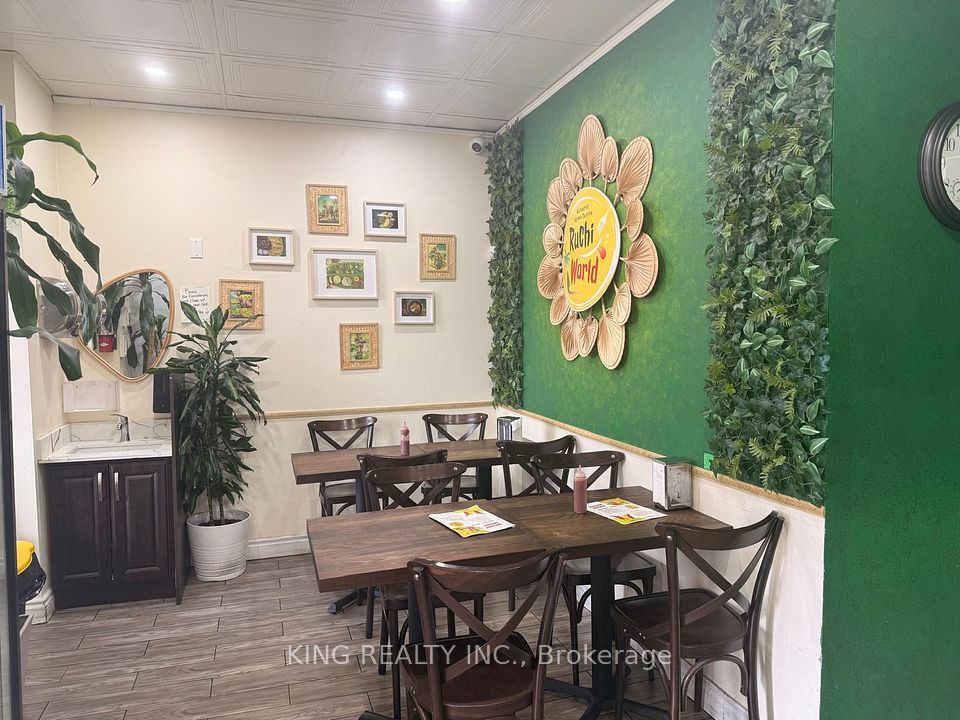 400 Dundas Street 103, Mississauga, ON L5A 1X5
