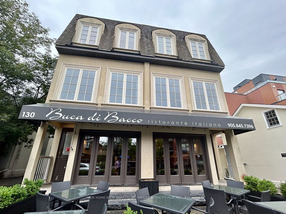 130 Thomas Street 101, Oakville, ON L6J 3A9