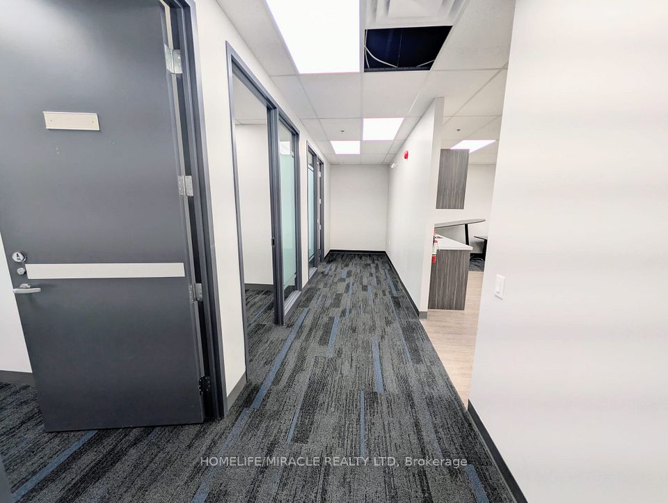 6660 Kennedy Road 207, Mississauga, ON L5T 2M9