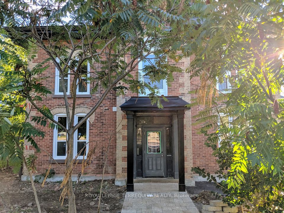 Detached at 44 Main Street N 1, Halton Hills, ON L7J 1W2, Halton Hills