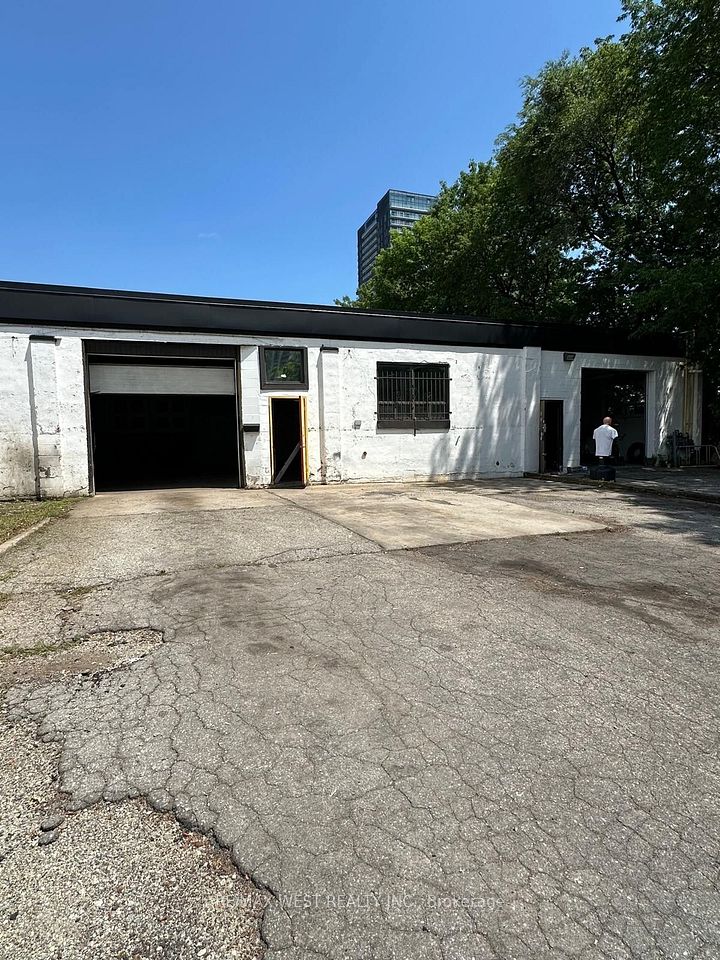 801 St Clarens Avenue 1, Toronto, ON M6H 3X4