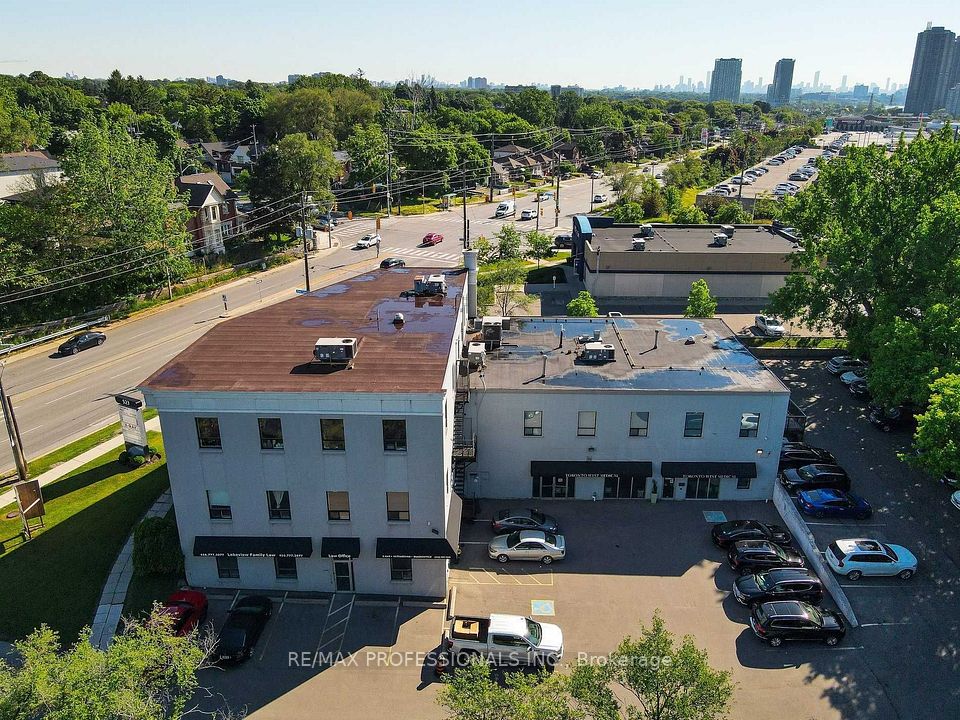 523 The Queensway Way 107, Toronto, ON M8Y 1J7