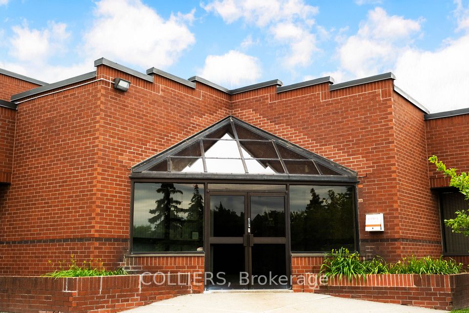 190 Ambassador Drive, Mississauga, ON L5T 2J2