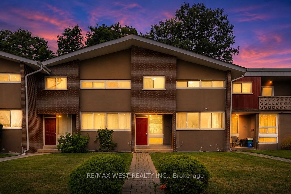 3226 The Credit Woodlands 3226, Mississauga, ON L5C 2J6 at 3226 The Credit Woodlands 3226, Mississauga, ON L5C 2J6, Mississauga, ON, L5C 2J6