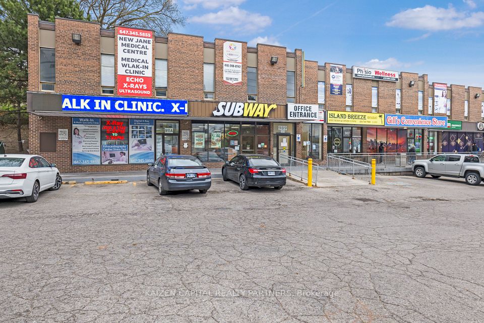 901 Jane Street 202A, Toronto, ON M6N 4C6