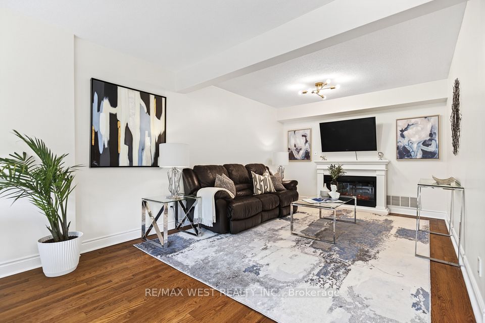 Condo Townhouse at 823 Hyde Road, Burlington, ON L7S 1S6, Burlington