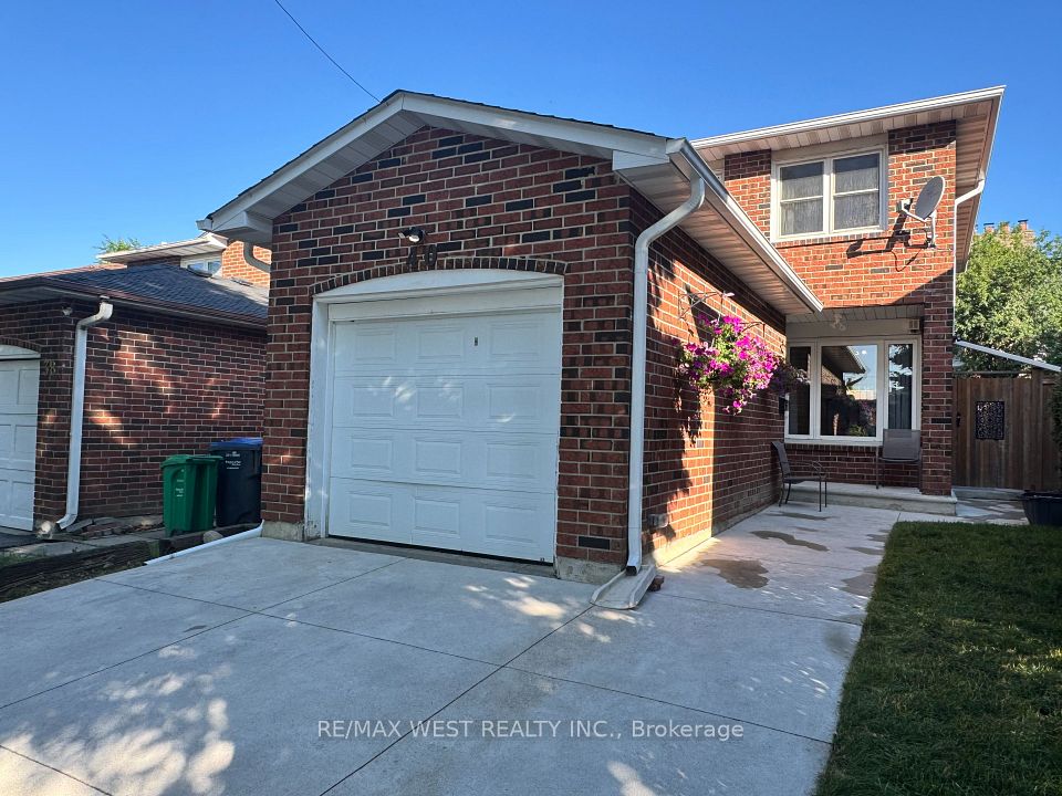 40 Maplehurst Square, Brampton, ON L6Z 1J6 at 40 Maplehurst Square, Brampton, ON L6Z 1J6, Brampton, ON, L6Z 1J6