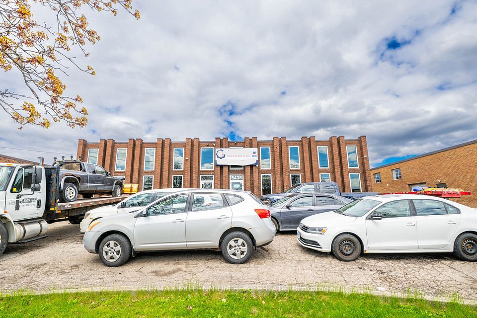 5435 Maingate Drive, Mississauga, ON L4W 1G6