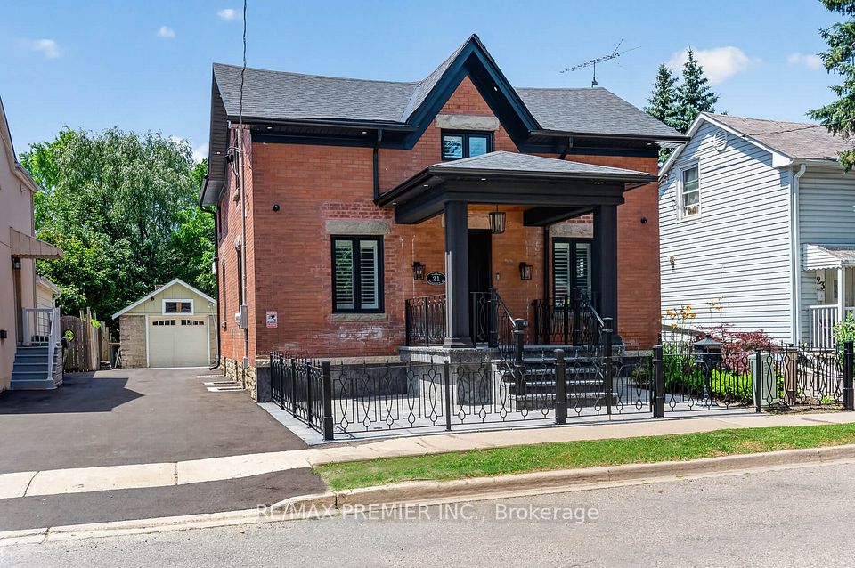 21 Elizabeth Street N, Brampton, ON L6X 1S1 at 21 Elizabeth Street N, Brampton, ON L6X 1S1, Brampton, ON, L6X 1S1