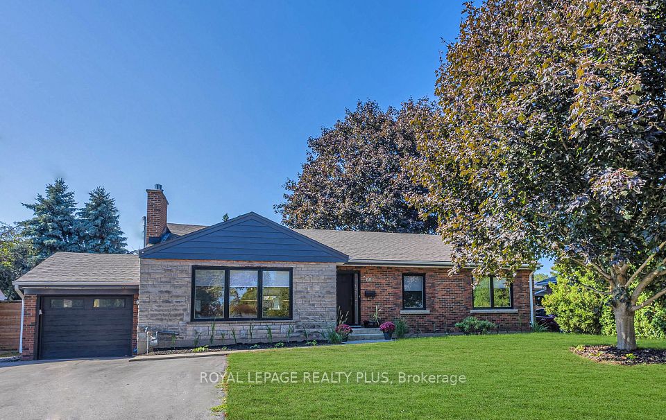 Detached at 884 Eagle Drive, Burlington, ON L7T 3A4, Burlington