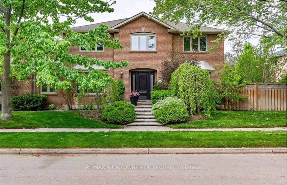 Detached at 500 Blenheim Crescent, Oakville, ON L6J 6P7, Oakville