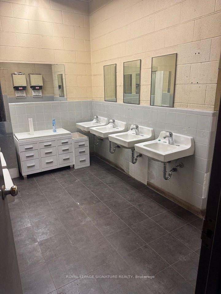 80 Jutland Road, Toronto, ON M8Z 2H1