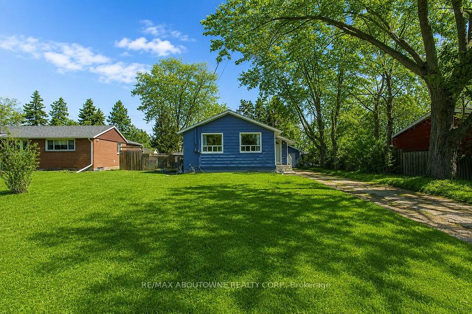 Detached at 114 Ringwood Road, Oakville, ON L6H 1K2, Oakville