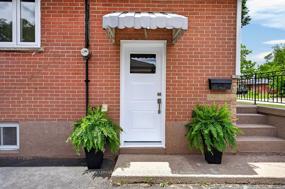 Detached at 236 Hammersmith Court, Burlington, ON L7L 4N7, Burlington