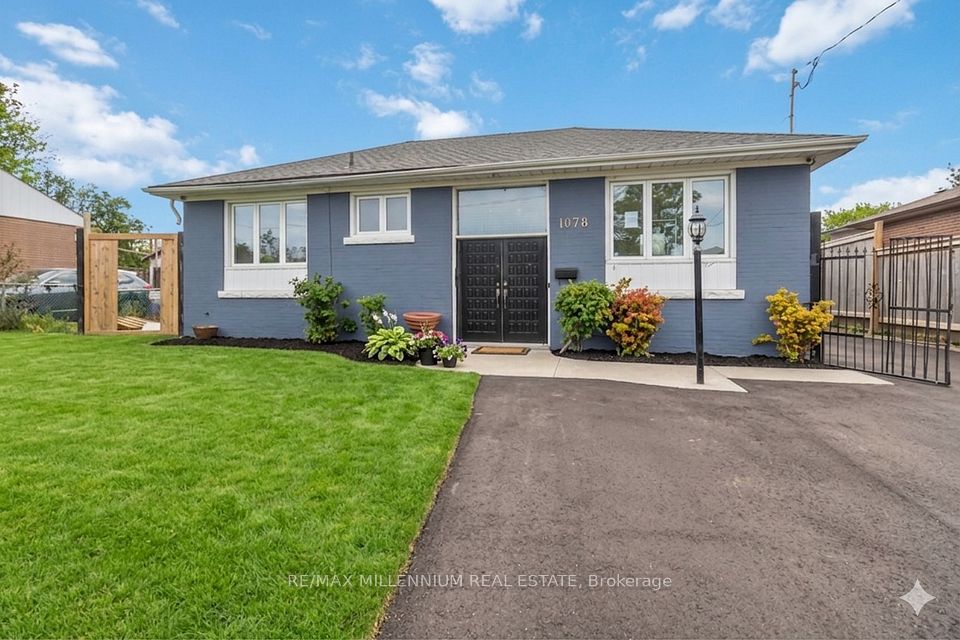 Detached at 1078 Pinegrove Road, Oakville, ON L6L 2W4, Oakville