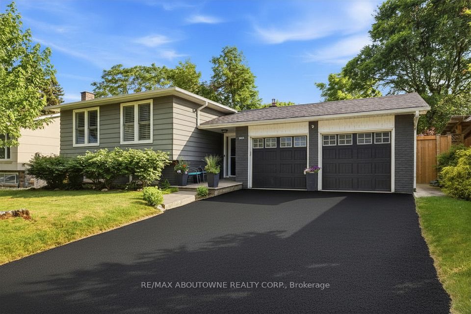Detached at 2501 Yarmouth Crescent, Oakville, ON L6L 2M9, Oakville