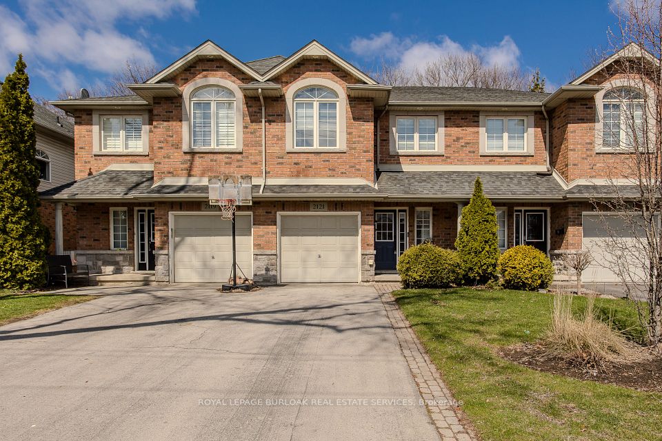 Att/Row/Townhouse at 2121 Prospect Street, Burlington, ON L7R 1Z2, Burlington
