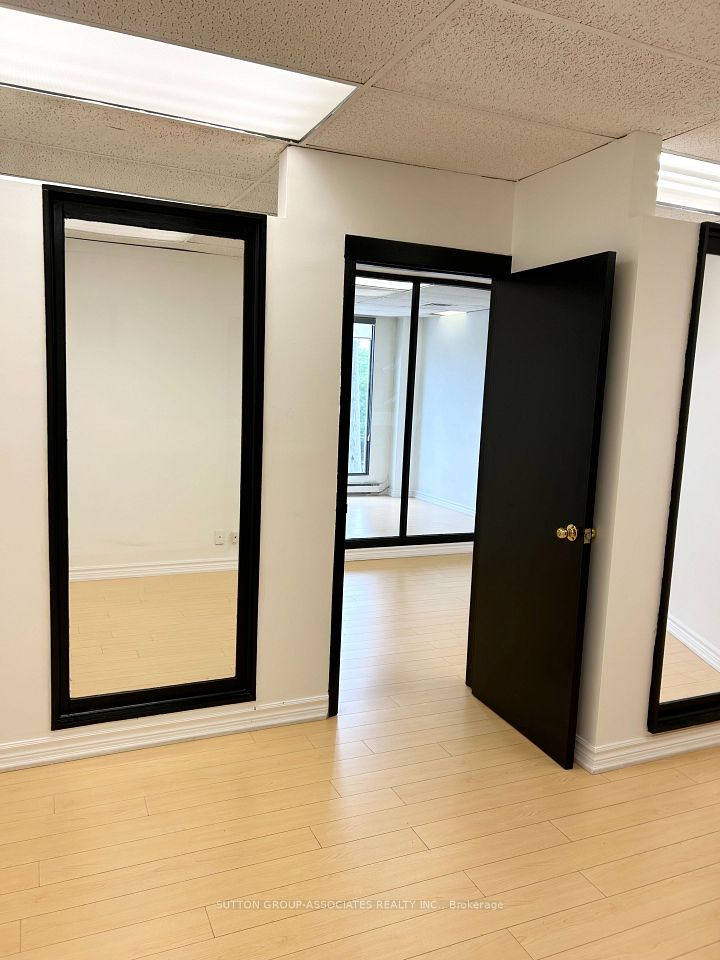 1287 St Clair Avenue W 8, Toronto, ON M6E 1B8