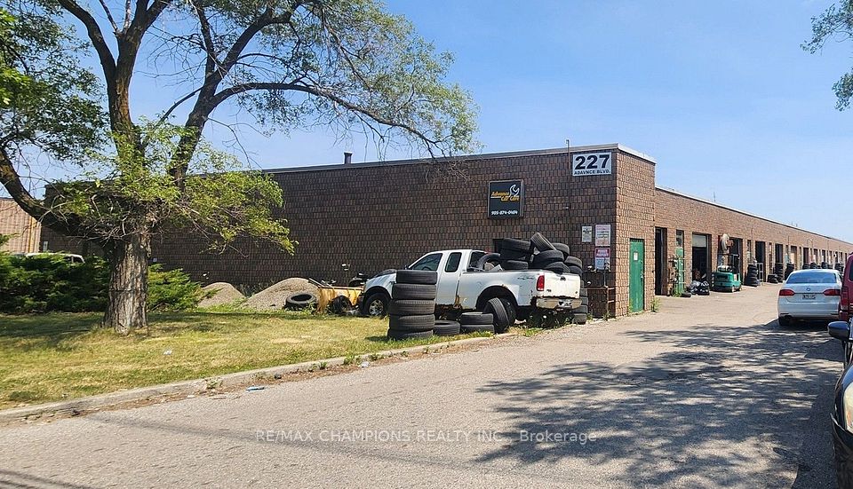 227 Advance Boulevard 11, Brampton, ON L6T 4J2