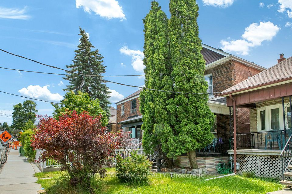 290 Mcroberts Avenue, Toronto, ON M6E 4P7 at 290 Mcroberts Avenue, Toronto, ON M6E 4P7, Toronto W03, ON, M6E 4P7