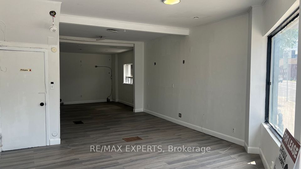 1335 Weston Road, Toronto, ON M6M 4R7