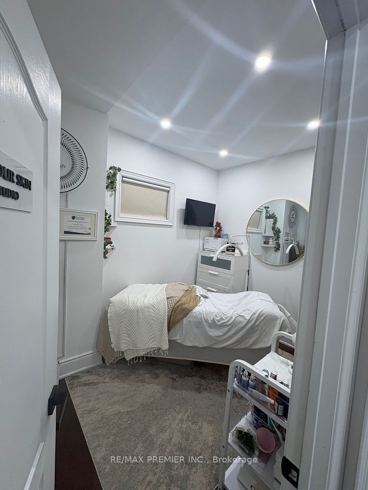 2879 Dufferin Street Main Floor, Toronto, ON M6B 3S5